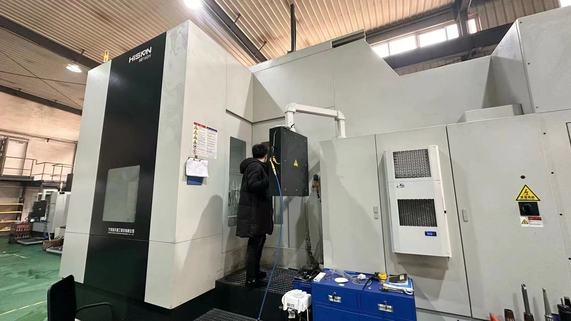 Large enclosed Hision CNC machining center